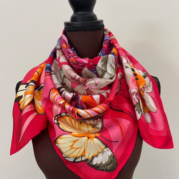 New Salvatore Ferragamo Butterfly Red Pink Multicolor Flora Silk Scarf - Picture 9 of 15